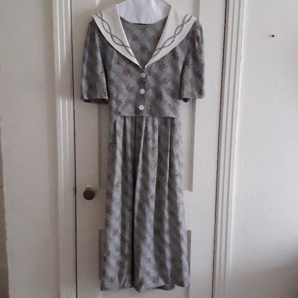J.B.S. Dresses & Skirts - VTG J.B.S FLORAL DRESS 10